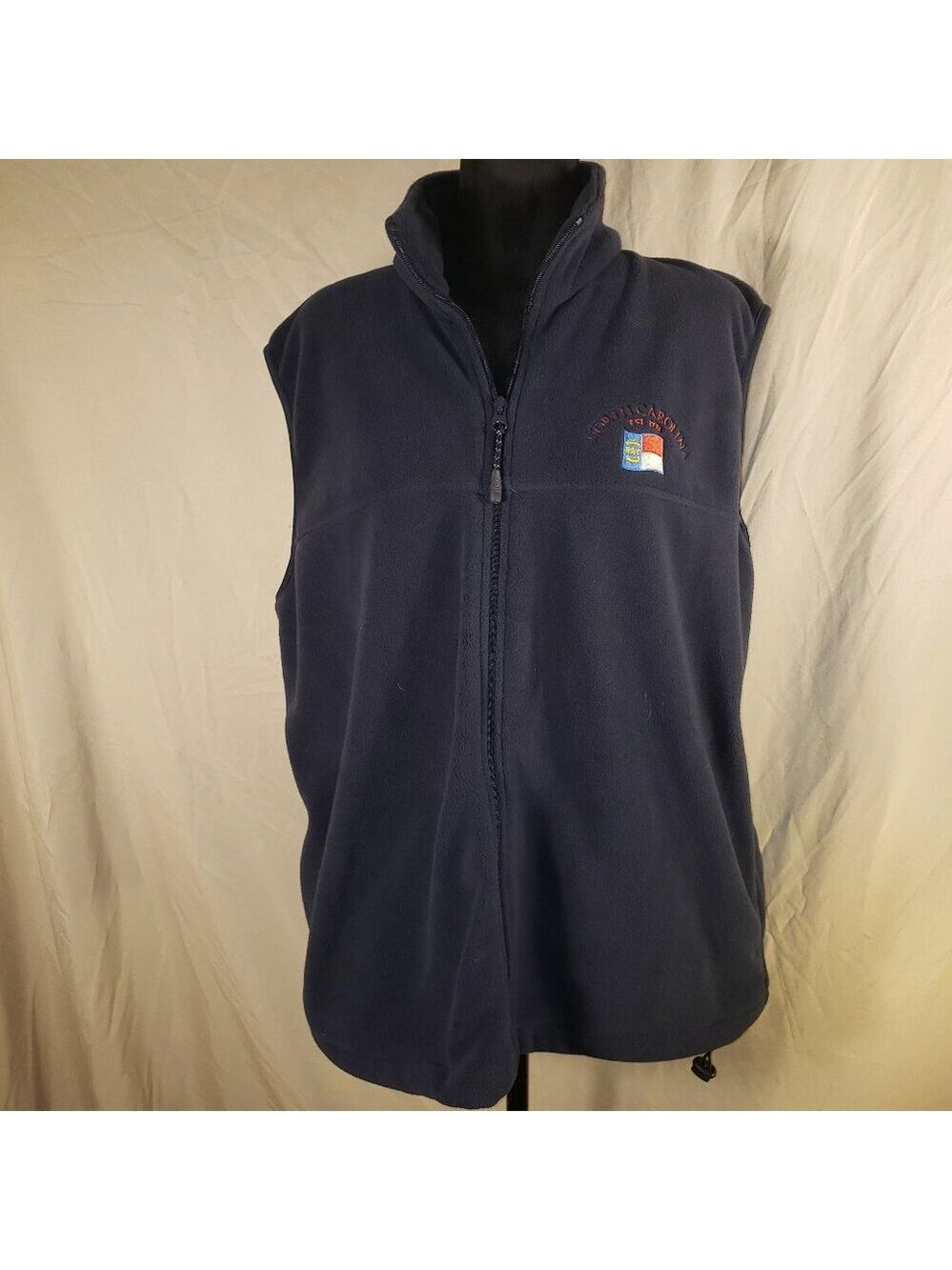 T R MCTAGGERT North Carolina Embroidered Navy Blue Fleece Vest Size XL